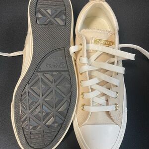 Converse tan size 7 women’s lightly used